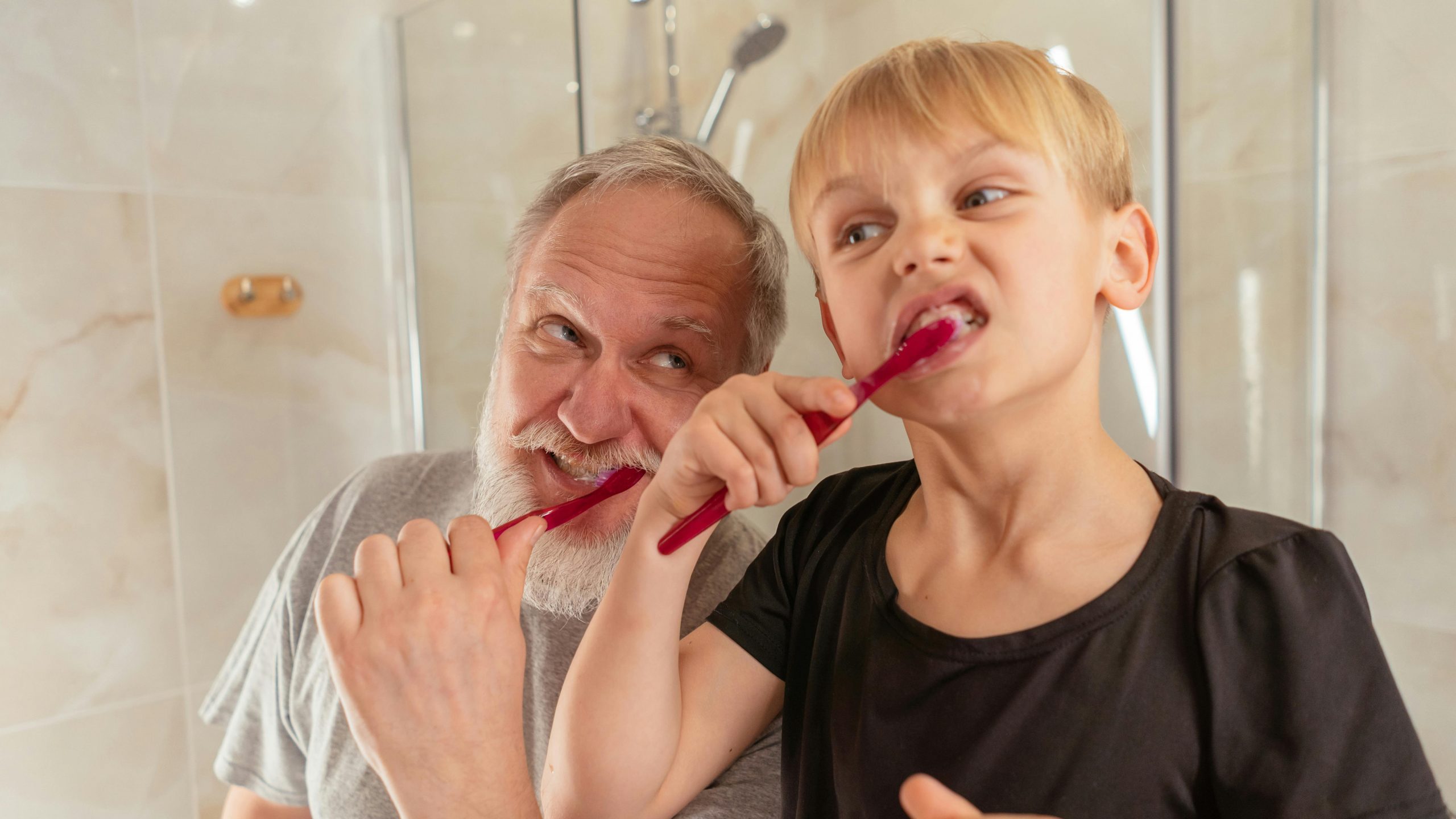 Hábitos que dañan tus dientes sin que te des cuenta